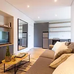 Contemporary Central Apt. Between Beach And City.