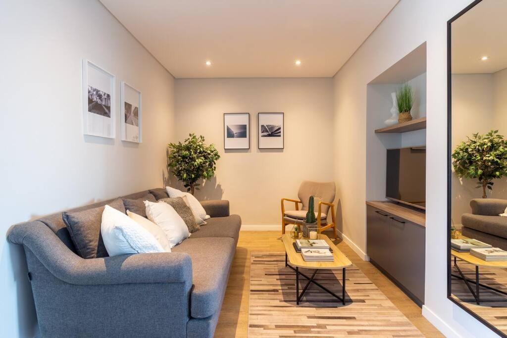Contemporary Apt. Between And City. Apartment Cape Town